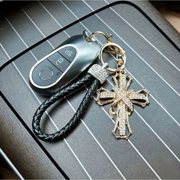 CHRISTIAN CROSS Sparkling Embellished Golden Tone Key Chain - Picture 5 of 11